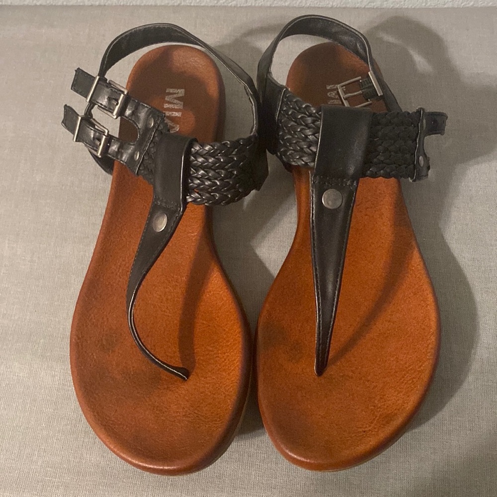Mia black sandals